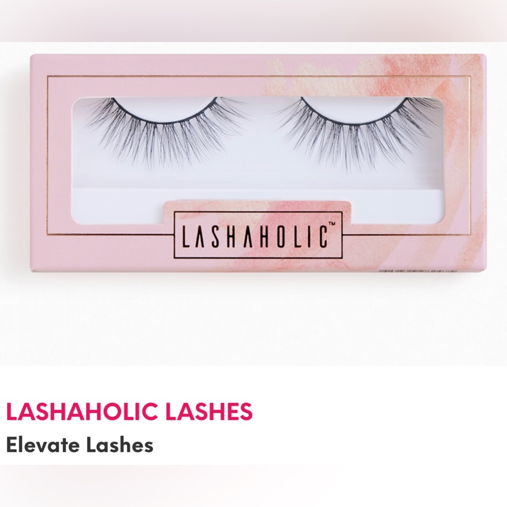 LASHAHOLIC LASHES
Elevate Lashes - 100 percent silk falsies with Glue.